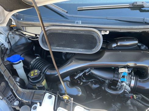 Used 2018 Ford Transit 250 image 24