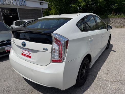 Used 2015 Toyota Prius Two Hatchback 4D FWD image 4