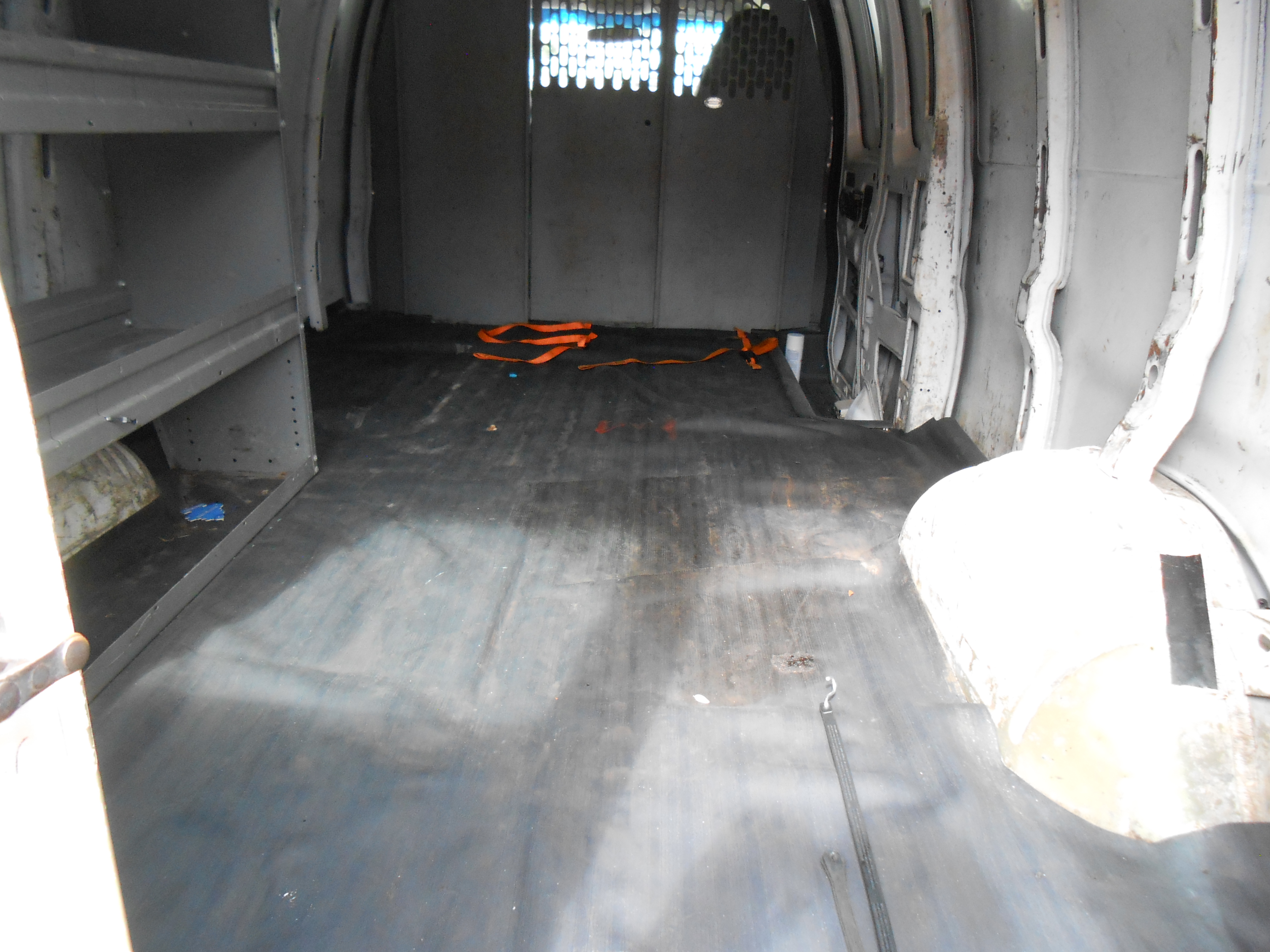 Used 2015 Chevrolet Express 2500 RWD image 5