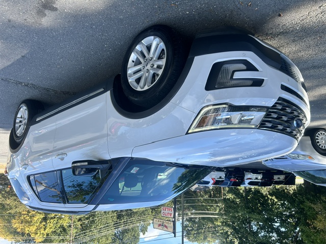 Used 2017 Ford Explorer FWD XLT image 1