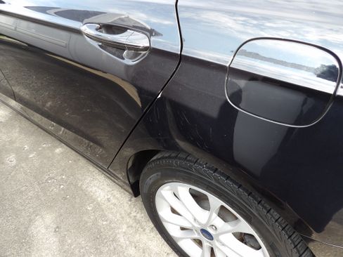 Used 2019 Ford Fusion SE FWD image 15