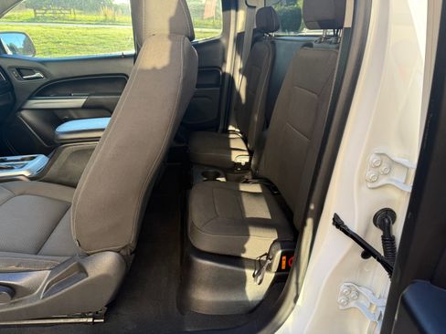 Used 2021 Chevrolet Colorado 2WD Extended Cab LT image 12