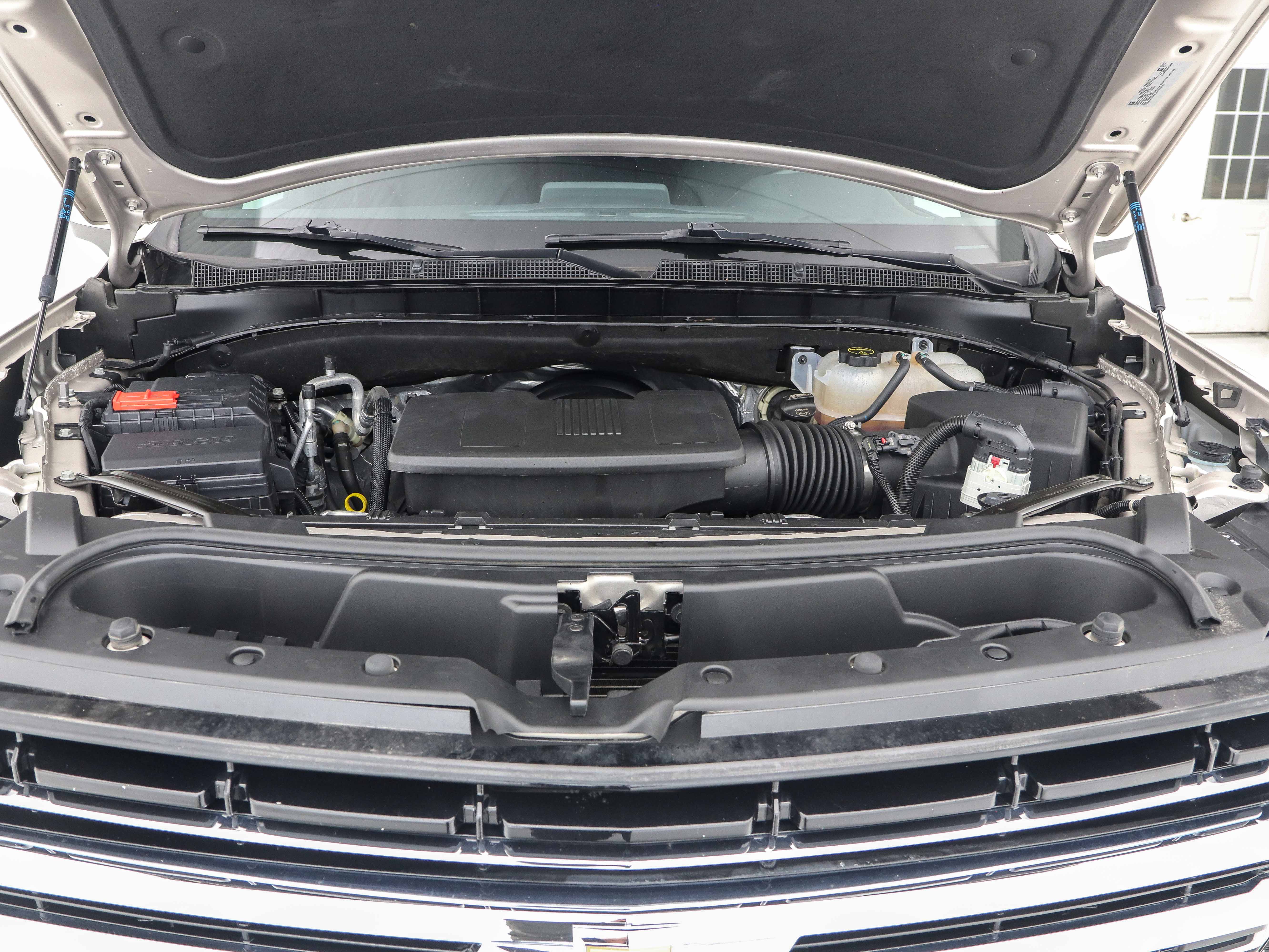 Used 2024 Chevrolet Suburban 4WD LT image 32