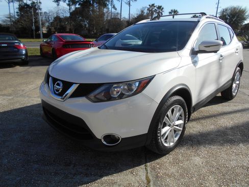 Used 2017 Nissan Rogue Sport SV image 3