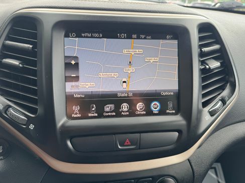 Used 2017 Jeep Cherokee 4WD Limited image 18