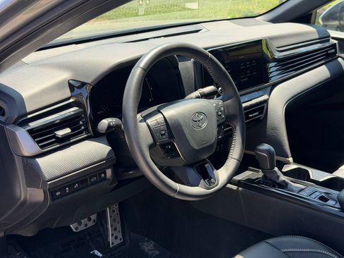 Used 2025 Toyota Camry Hybrid FWD image 16