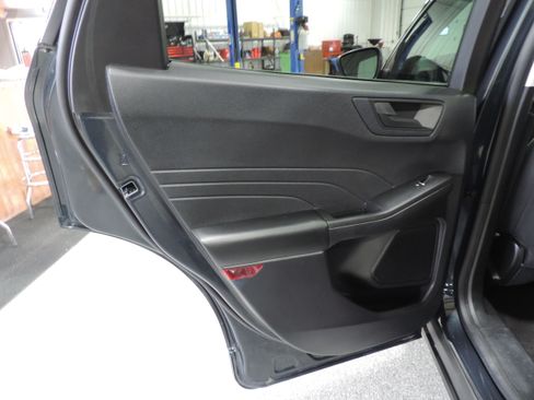 Used 2022 Ford Escape SE image 27