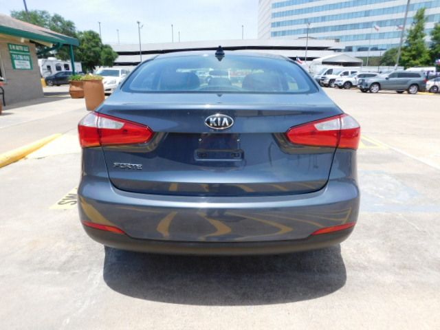 Used 2016 Kia Forte LX Sedan FWD image 7