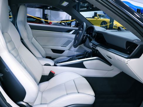 Used 2022 Porsche 911 Turbo image 19