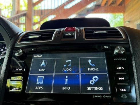 Used 2018 Subaru Forester 2.5i Touring AWD/4WD image 11