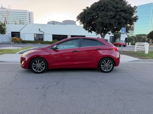 Used 2016 Hyundai Elantra GT Hatchback FWD image 2