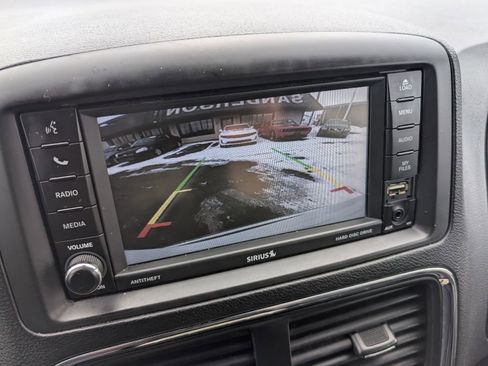 Used 2019 Dodge Grand Caravan SXT image 11