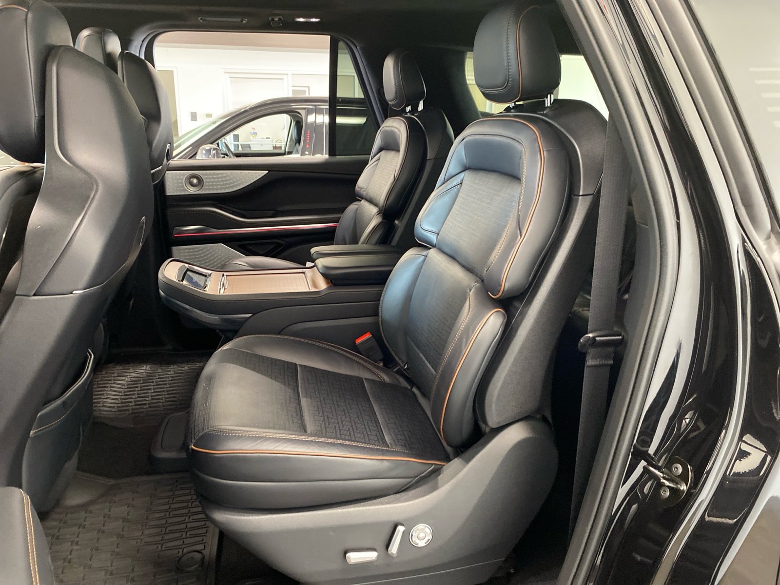 Used 2026 Lincoln Navigator L Black Label AWD/4WD image 12