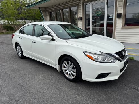 Used 2017 Nissan Altima 2.5 S FWD image 2
