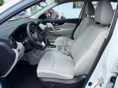 Used 2022 Nissan Rogue Sport AWD SV image 4