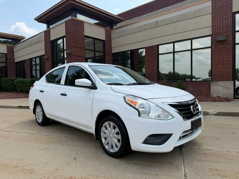 Used 2018 Nissan Versa S Plus FWD image 1