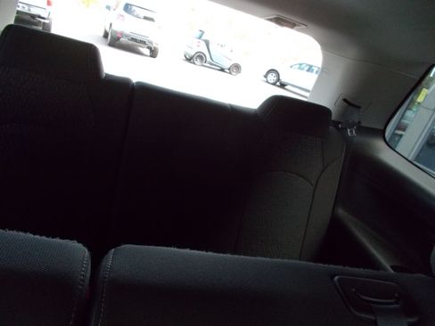 Used 2015 GMC Acadia SLE image 18