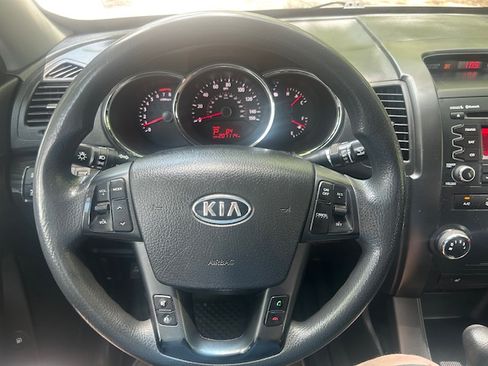Used 2011 Kia Sorento AWD LX image 10
