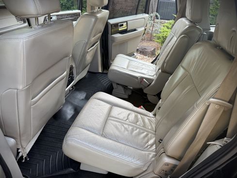 Used 2016 Lincoln Navigator 4WD Select image 4