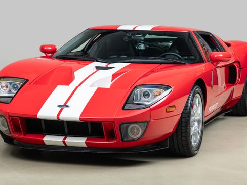Used 2005 Ford GT UNAVAIL RWD image 2