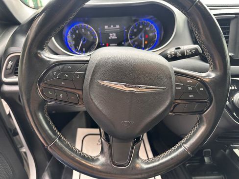 Used 2019 Chrysler Pacifica Touring Plus image 12