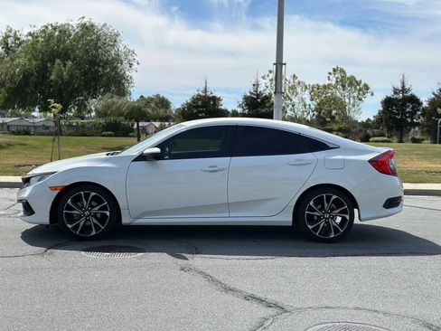 Used 2019 Honda Civic Sport image 2