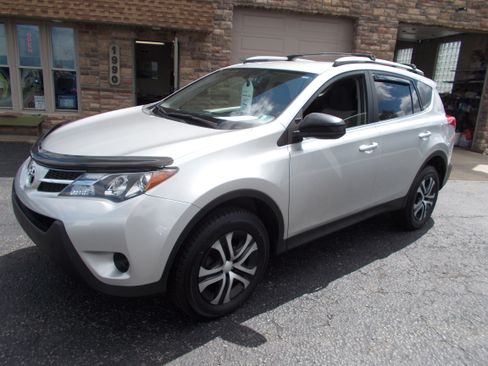 Used 2013 Toyota RAV4 AWD LE image 1