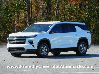 Used 2025 Chevrolet Traverse LT