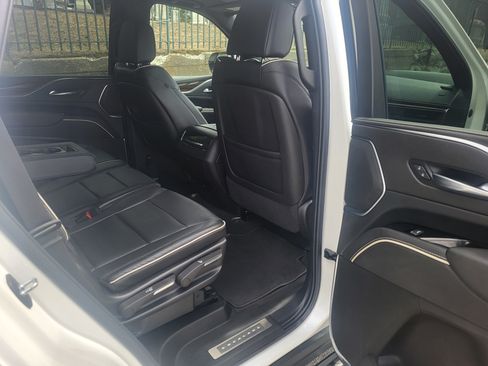 Used 2022 Cadillac Escalade Premium Luxury image 14