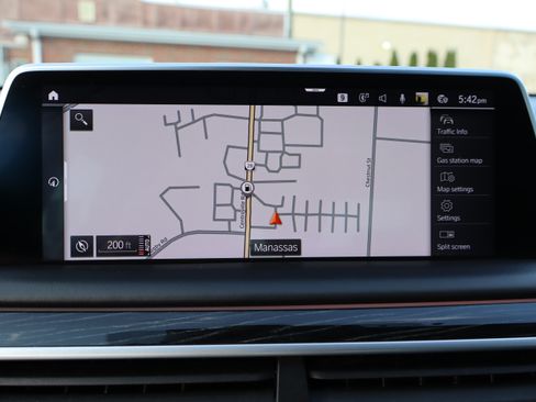 Used 2021 BMW 750i xDrive image 28