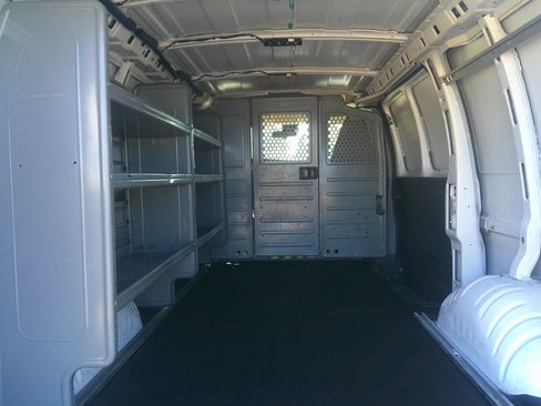 Used 2019 Chevrolet Express 2500 LS image 9