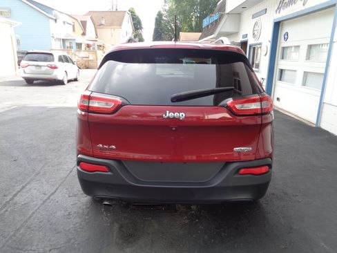 Used 2015 Jeep Cherokee 4WD Latitude image 9