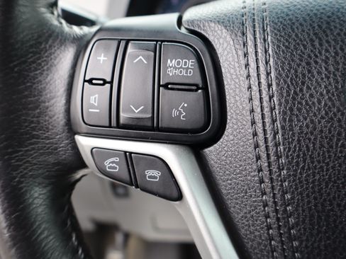 Used 2017 Toyota Sienna XLE image 24