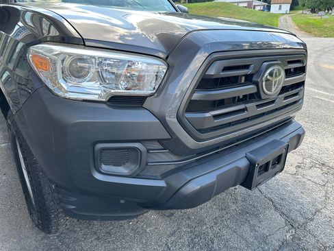 Used 2019 Toyota Tacoma image 11
