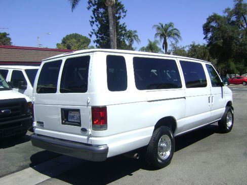 Used 2006 Ford E-350 and Econoline 350 Extended Wagon Super Duty RWD image 6