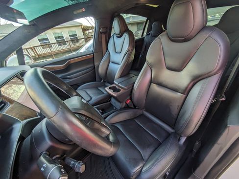 Used 2020 Tesla Model X image 12