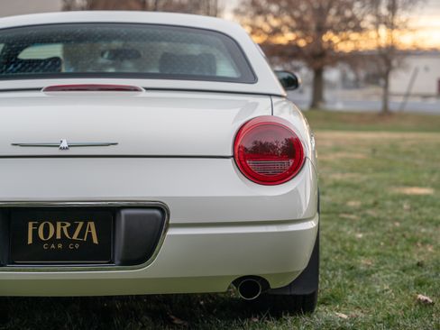 Used 2003 Ford Thunderbird image 14