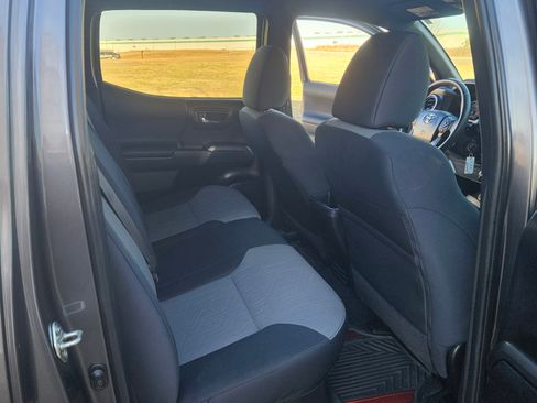 Used 2021 Toyota Tacoma image 14