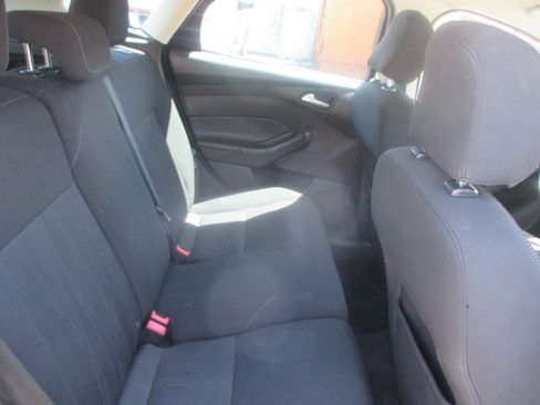 Used 2016 Ford Focus SE Hatchback FWD image 12