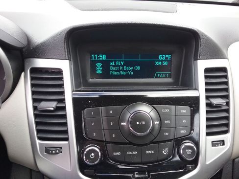 Used 2016 Chevrolet Cruze LT image 18