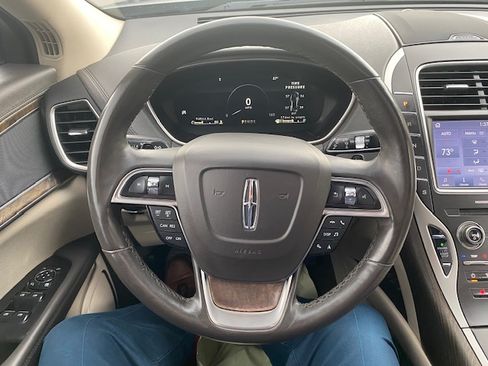 Used 2019 Lincoln Nautilus Select image 13