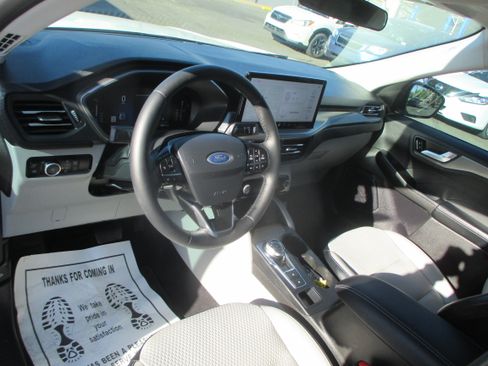 Used 2023 Ford Escape FWD Plug-In Hybrid image 5