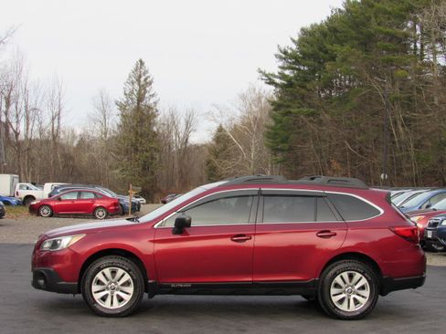 Used 2017 Subaru Outback 2.5i Premium image 4
