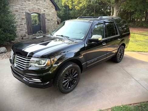 Used 2016 Lincoln Navigator 4WD Select image 1