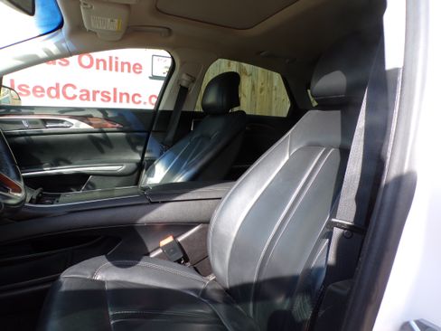 Used 2015 Lincoln MKZ image 6