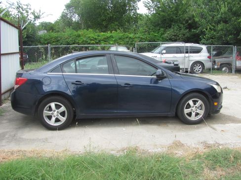 Used 2011 Chevrolet Cruze LT image 2