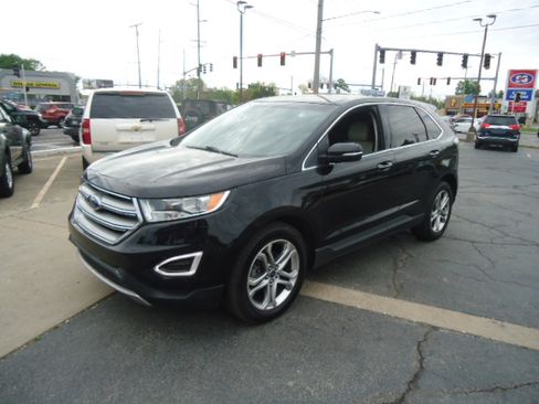 Used 2017 Ford Edge FWD Titanium image 3