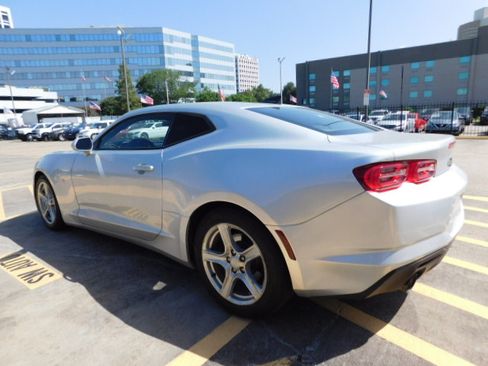 Used 2019 Chevrolet Camaro LT Coupe RWD image 5