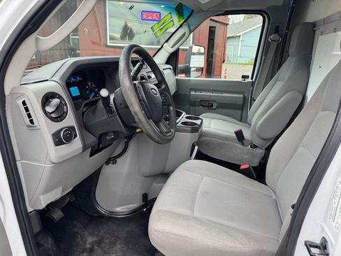 Used 2022 Ford E-350 and Econoline 350 Super Duty RWD image 10