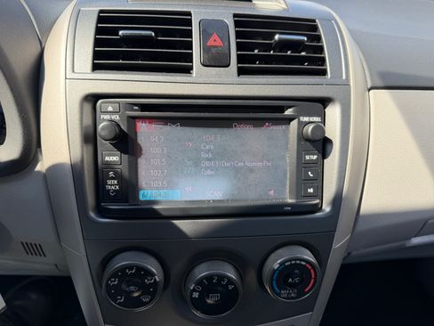 Used 2013 Toyota Corolla LE image 8